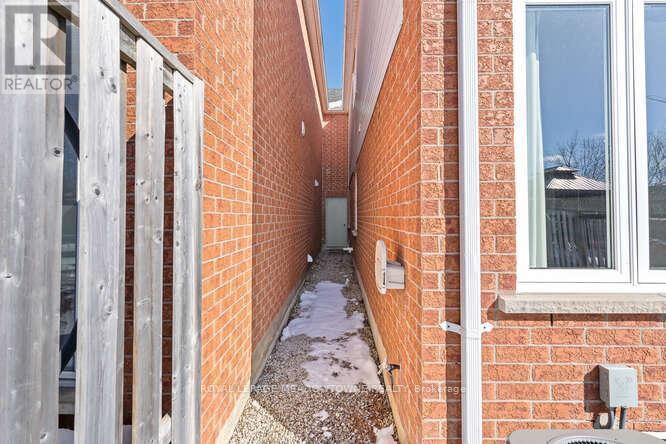 5 James Young Drive, Halton Hills (Georgetown), Ontario  L7G 5S6 - Photo 39 - W12822716