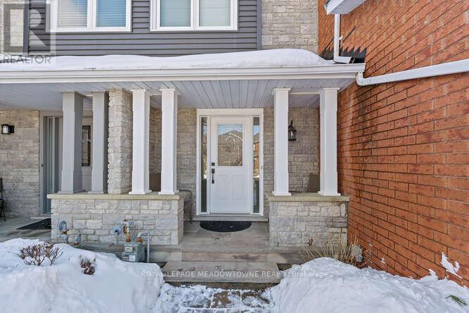 5 James Young Drive, Halton Hills (Georgetown), Ontario  L7G 5S6 - Photo 4 - W12822716