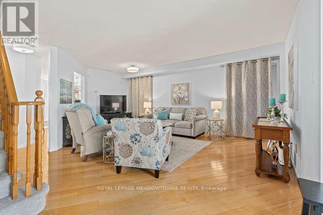 5 James Young Drive, Halton Hills (Georgetown), Ontario  L7G 5S6 - Photo 6 - W12822716