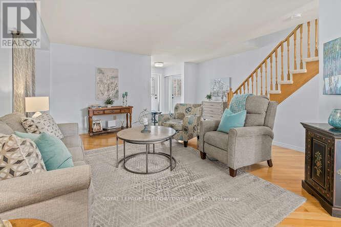 5 James Young Drive, Halton Hills (Georgetown), Ontario  L7G 5S6 - Photo 8 - W12822716