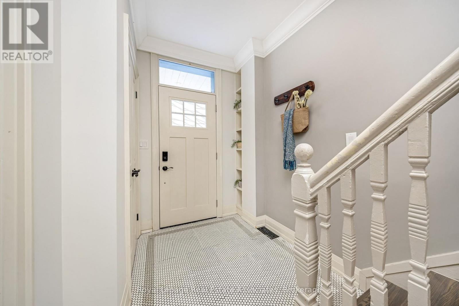 136 Poplar Avenue, Halton Hills (Ac Acton), Ontario  L7J 2E2 - Photo 3 - W12823490