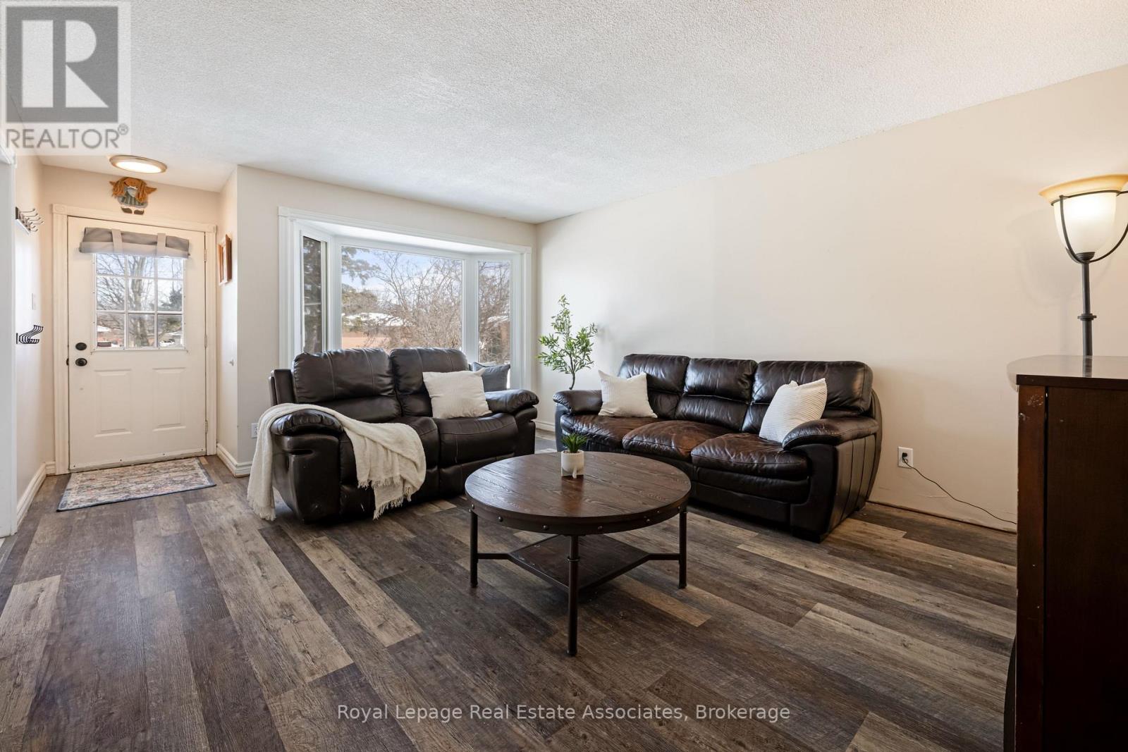 55 Mcintyre Crescent, Halton Hills (Georgetown), Ontario  L7G 1N5 - Photo 9 - W12824042