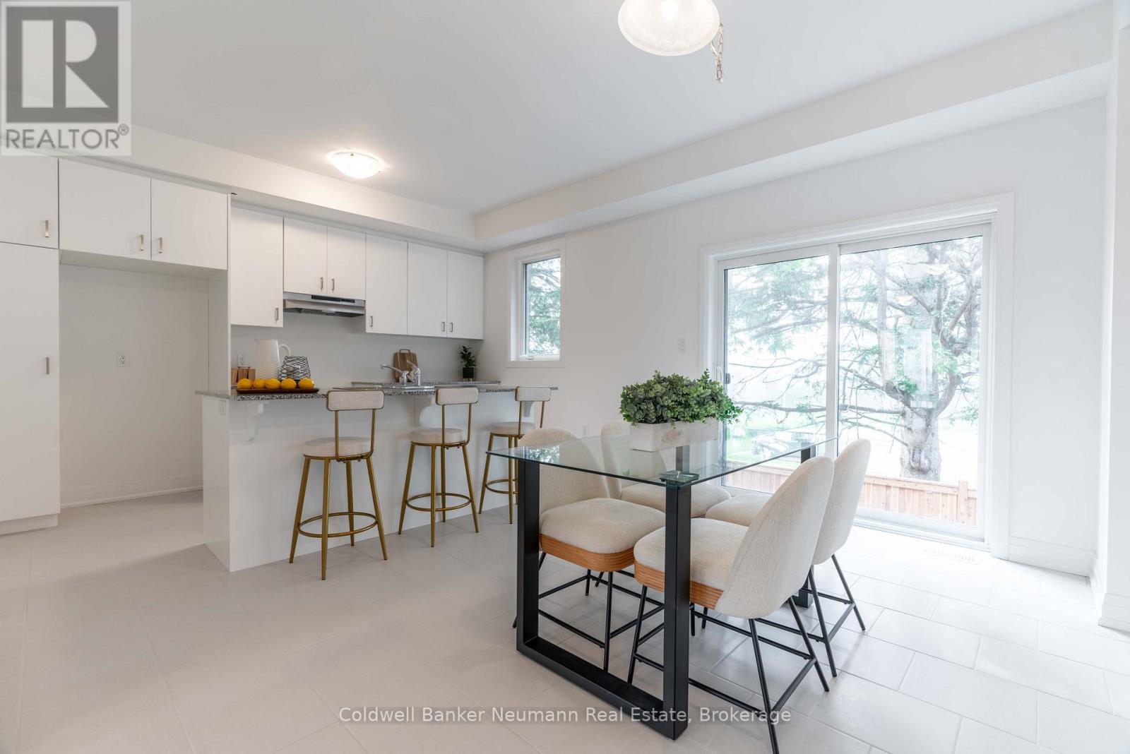 11 Briar Court, Halton Hills (Georgetown), Ontario  L7G 0P5 - Photo 4 - W12824480