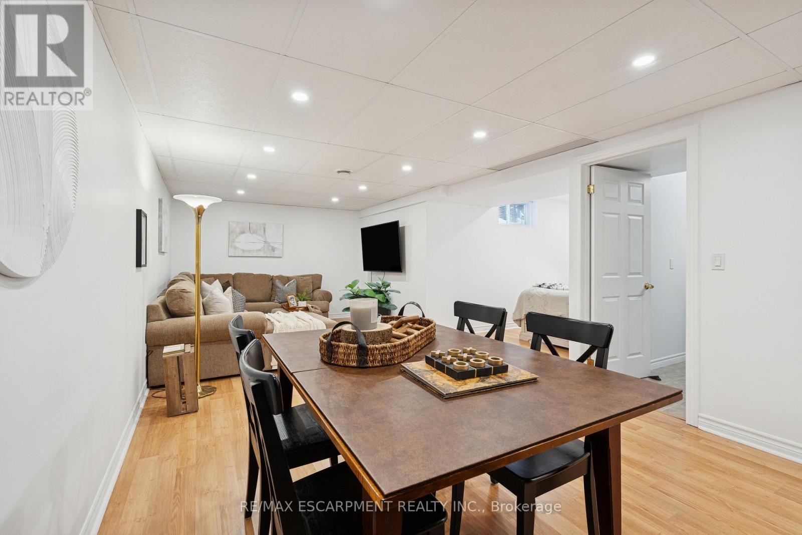 75 Doctor Moore Court, Halton Hills (Ac Acton), Ontario  L7J 3A6 - Photo 33 - W12826294