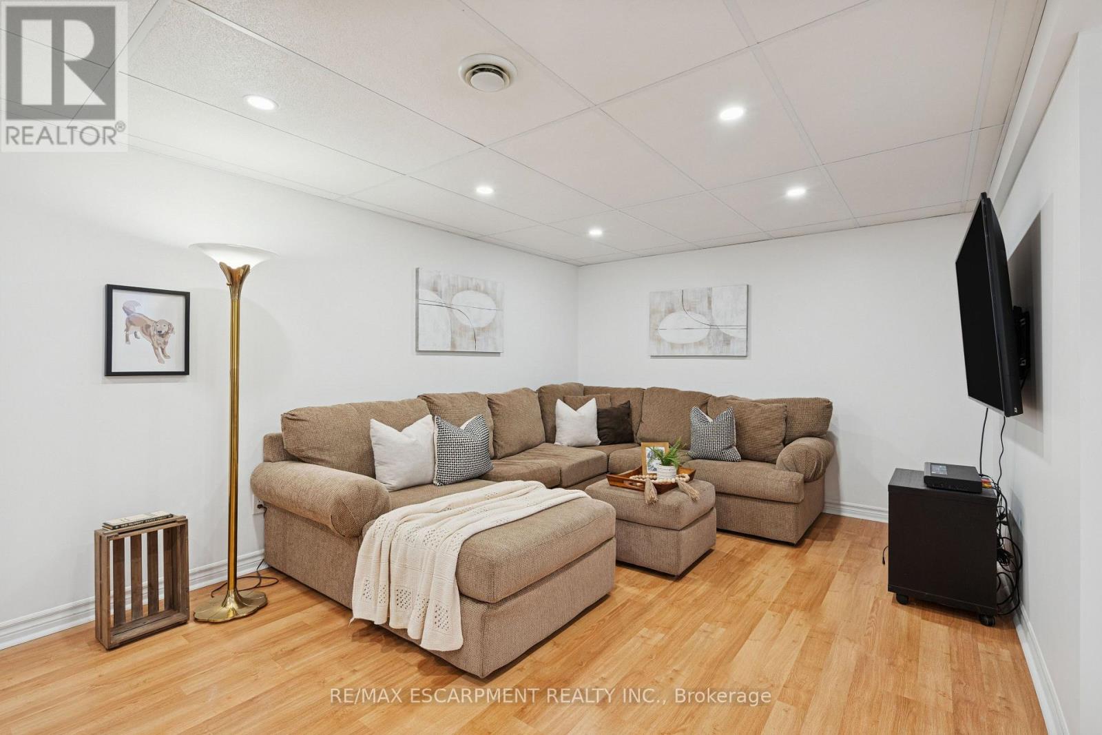 75 Doctor Moore Court, Halton Hills (Ac Acton), Ontario  L7J 3A6 - Photo 34 - W12826294