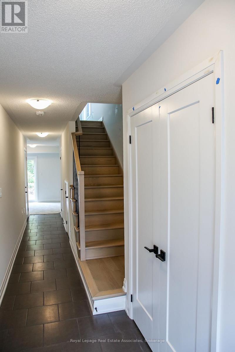 40 Windtree Way, Halton Hills (Georgetown), Ontario  L7G 0P6 - Photo 2 - W12827972