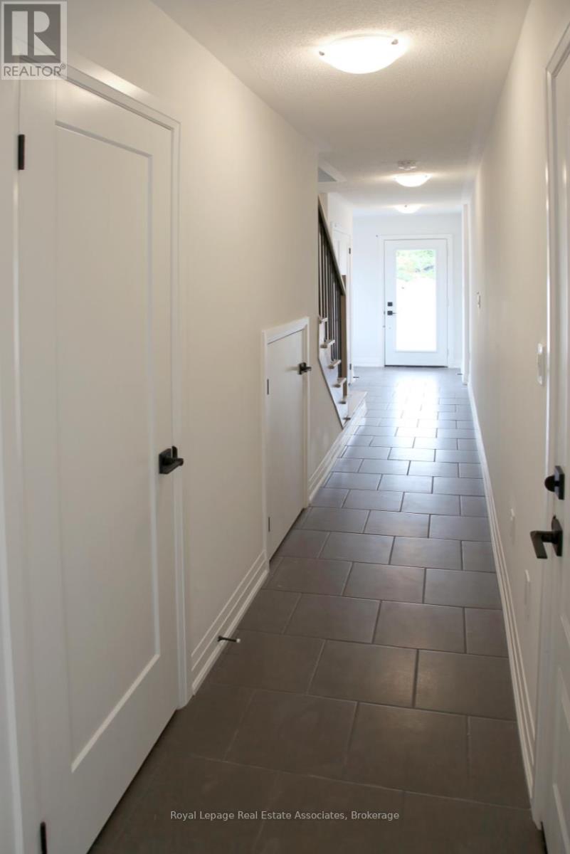 40 Windtree Way, Halton Hills (Georgetown), Ontario  L7G 0P6 - Photo 3 - W12827972