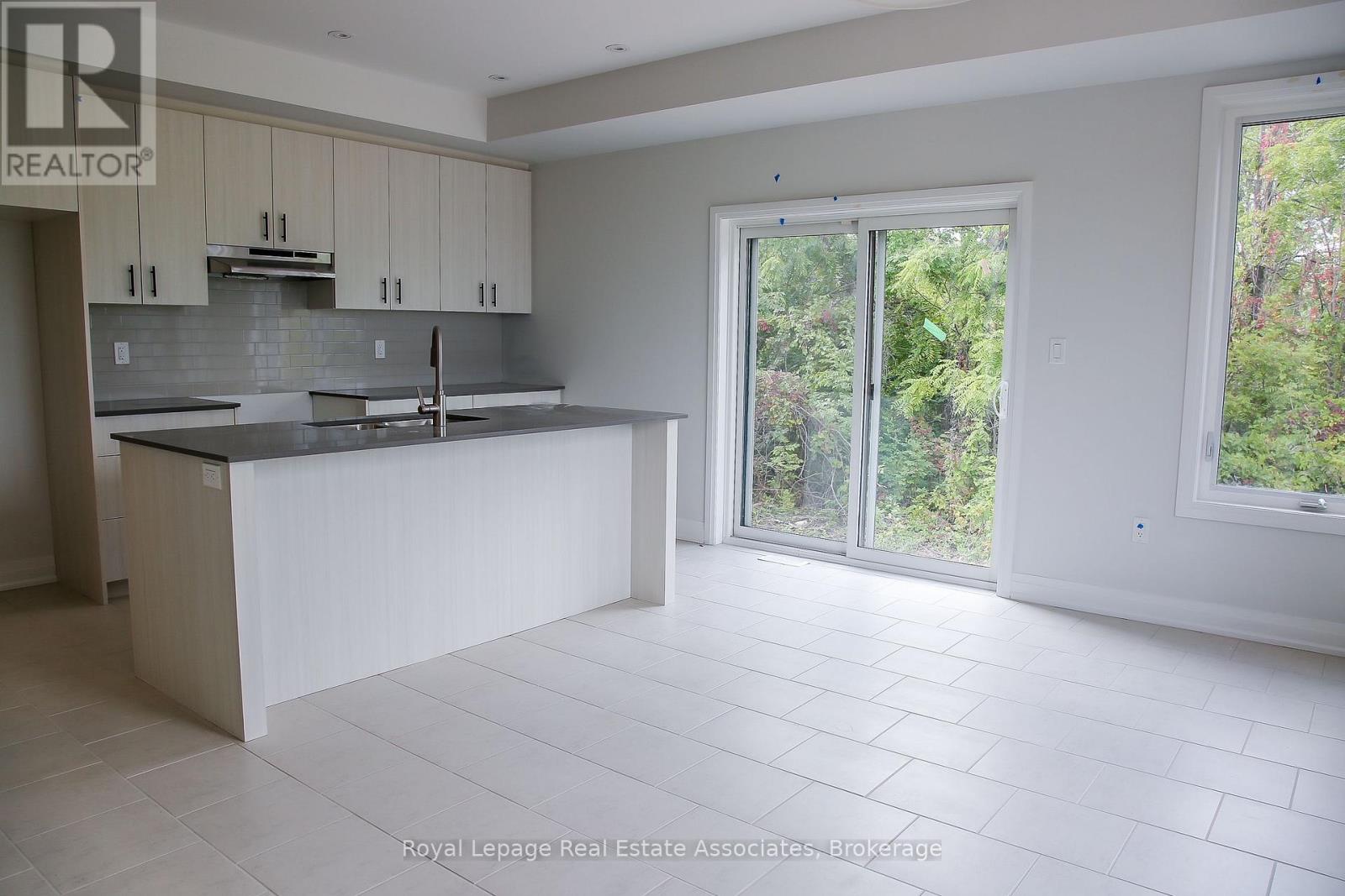 40 Windtree Way, Halton Hills (Georgetown), Ontario  L7G 0P6 - Photo 8 - W12827972