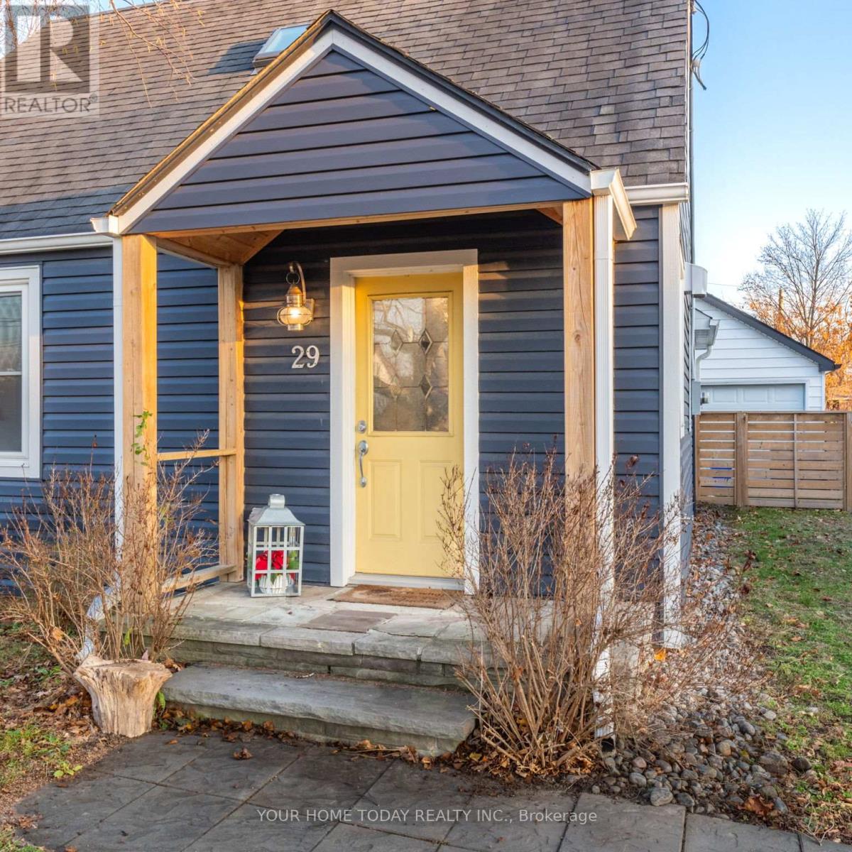 29 Normandy Boulevard, Halton Hills (Georgetown), Ontario  L7G 1V9 - Photo 3 - W12828552