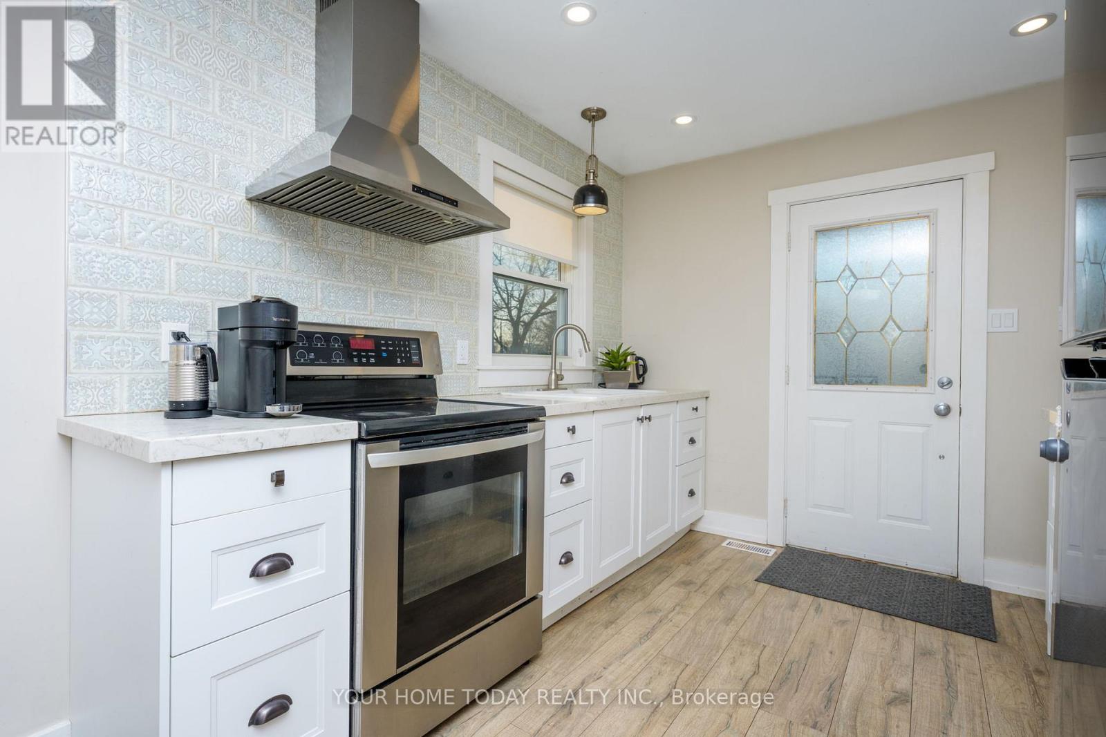 29 Normandy Boulevard, Halton Hills (Georgetown), Ontario  L7G 1V9 - Photo 4 - W12828552