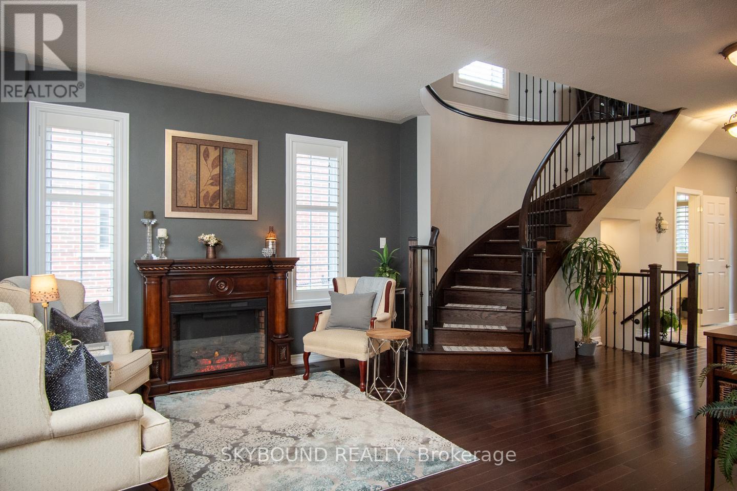 38 Silver Pond Drive, Halton Hills (Georgetown), Ontario  L7G 0G6 - Photo 8 - W12828680