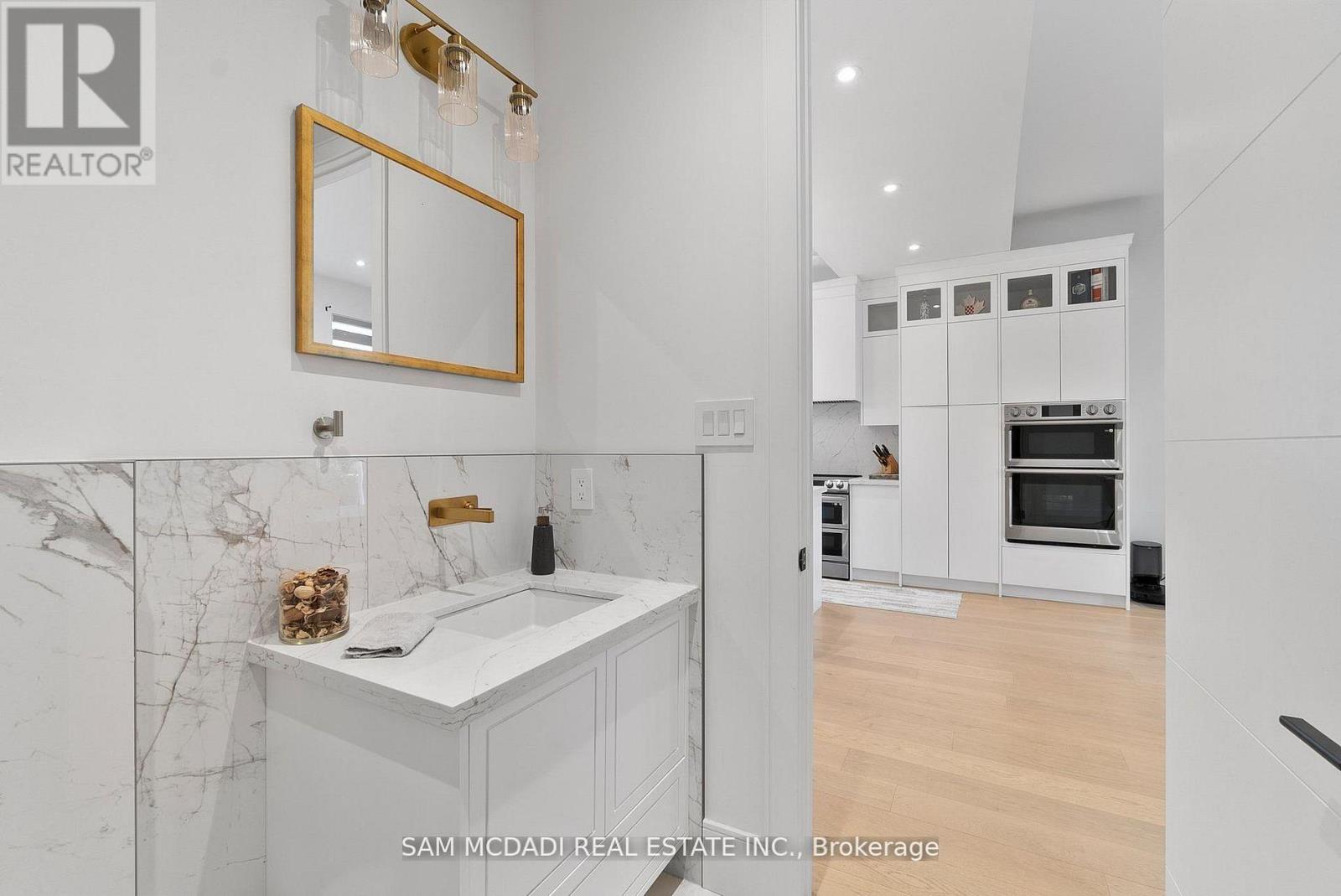 46 Cobblehill Road, Halton Hills (Ac Acton), Ontario  L7J 1N9 - Photo 11 - W12831882