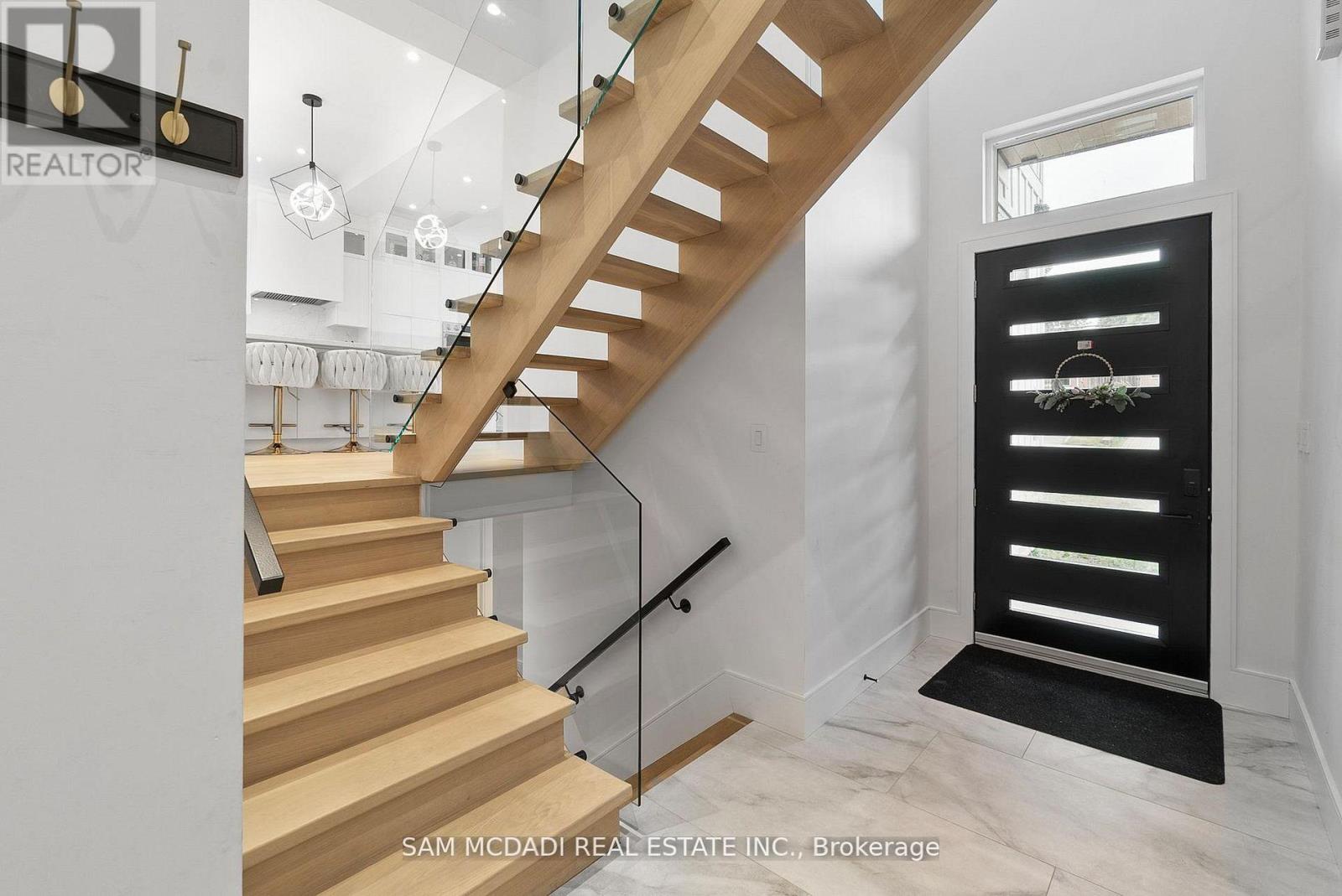 46 Cobblehill Road, Halton Hills (Ac Acton), Ontario  L7J 1N9 - Photo 2 - W12831882