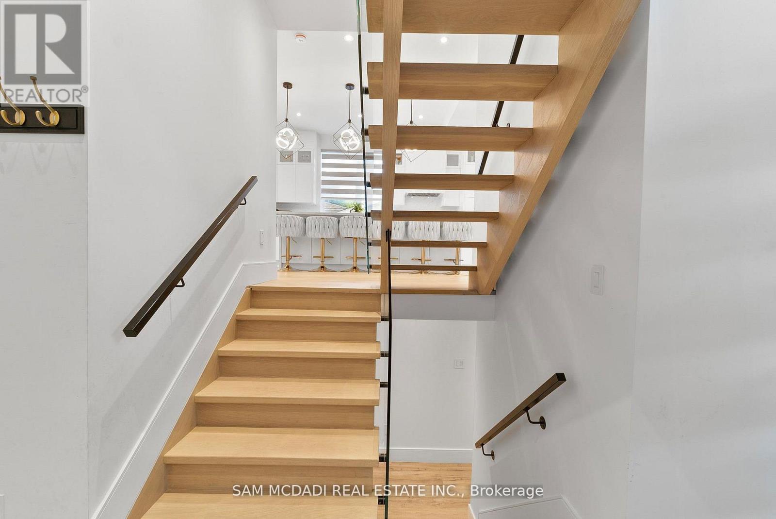 46 Cobblehill Road, Halton Hills (Ac Acton), Ontario  L7J 1N9 - Photo 3 - W12831882