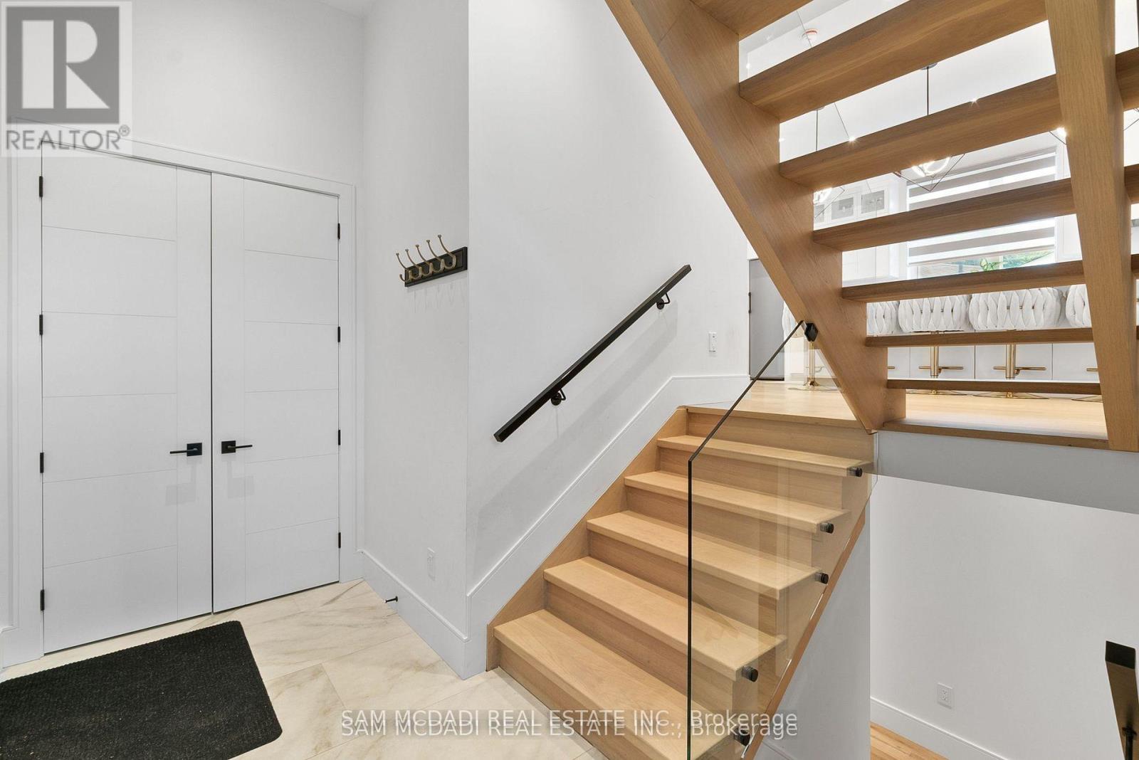 46 Cobblehill Road, Halton Hills (Ac Acton), Ontario  L7J 1N9 - Photo 4 - W12831882