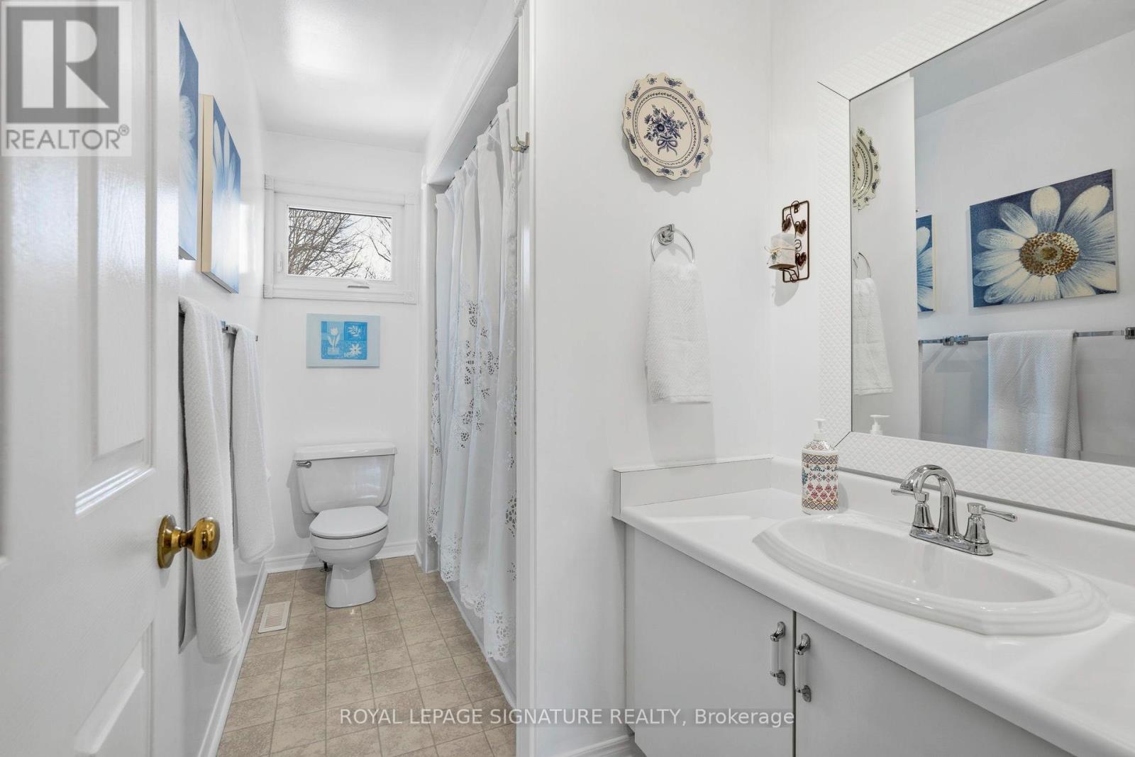 18 Webster Way, Halton Hills (Georgetown), Ontario  L7G 5J7 - Photo 26 - W12833964