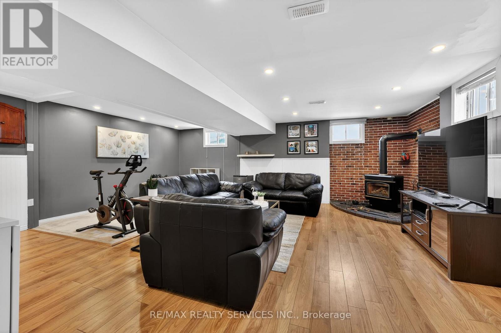 64 River Drive, Halton Hills (Georgetown), Ontario  L7G 2J2 - Photo 27 - W12834122