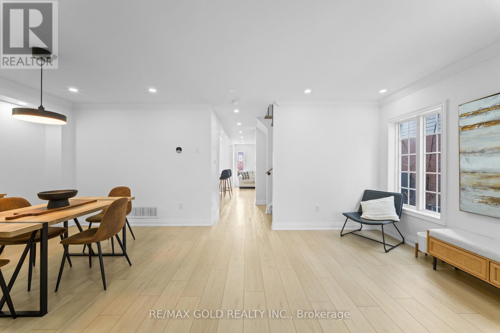 18 Russell Street, Halton Hills (Georgetown), Ontario  L7G 5Y7 - Photo 10 - W12835284