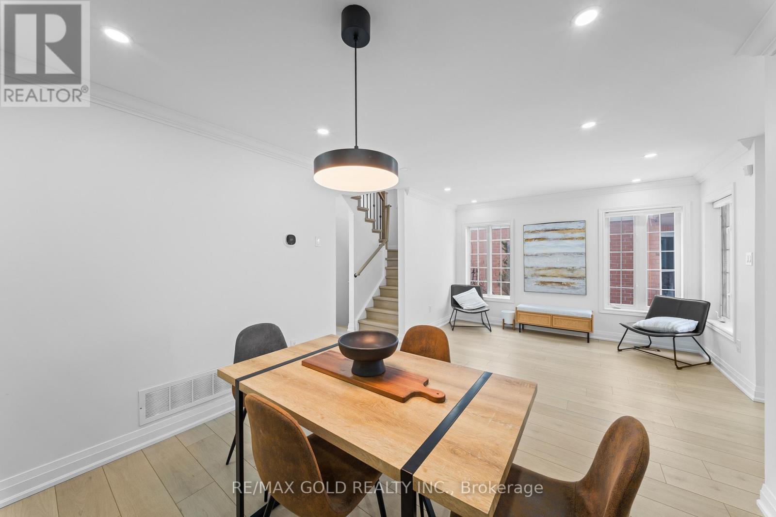 18 Russell Street, Halton Hills (Georgetown), Ontario  L7G 5Y7 - Photo 15 - W12835284