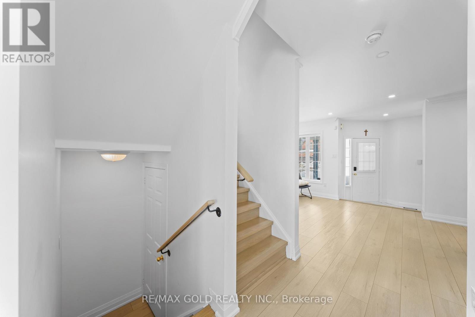 18 Russell Street, Halton Hills (Georgetown), Ontario  L7G 5Y7 - Photo 16 - W12835284