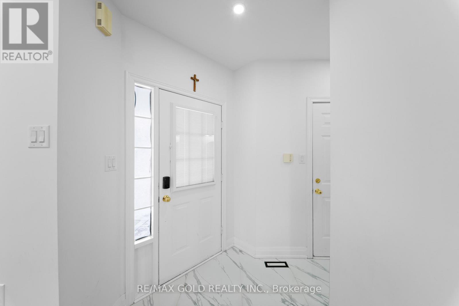 18 Russell Street, Halton Hills (Georgetown), Ontario  L7G 5Y7 - Photo 7 - W12835284