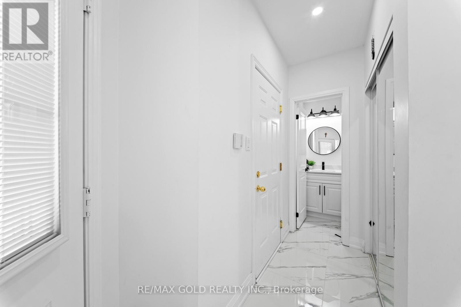 18 Russell Street, Halton Hills (Georgetown), Ontario  L7G 5Y7 - Photo 8 - W12835284