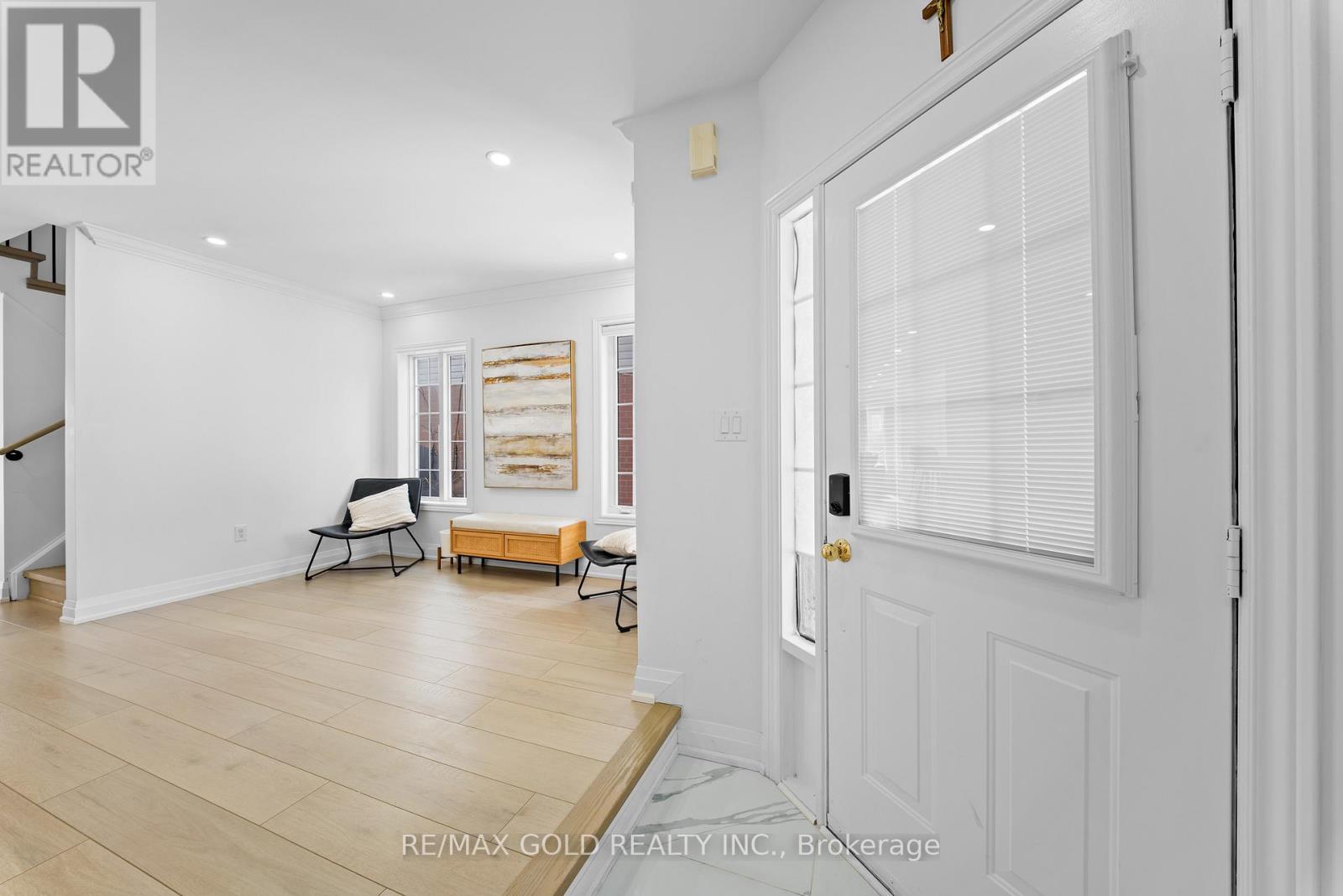 18 Russell Street, Halton Hills (Georgetown), Ontario  L7G 5Y7 - Photo 9 - W12835284