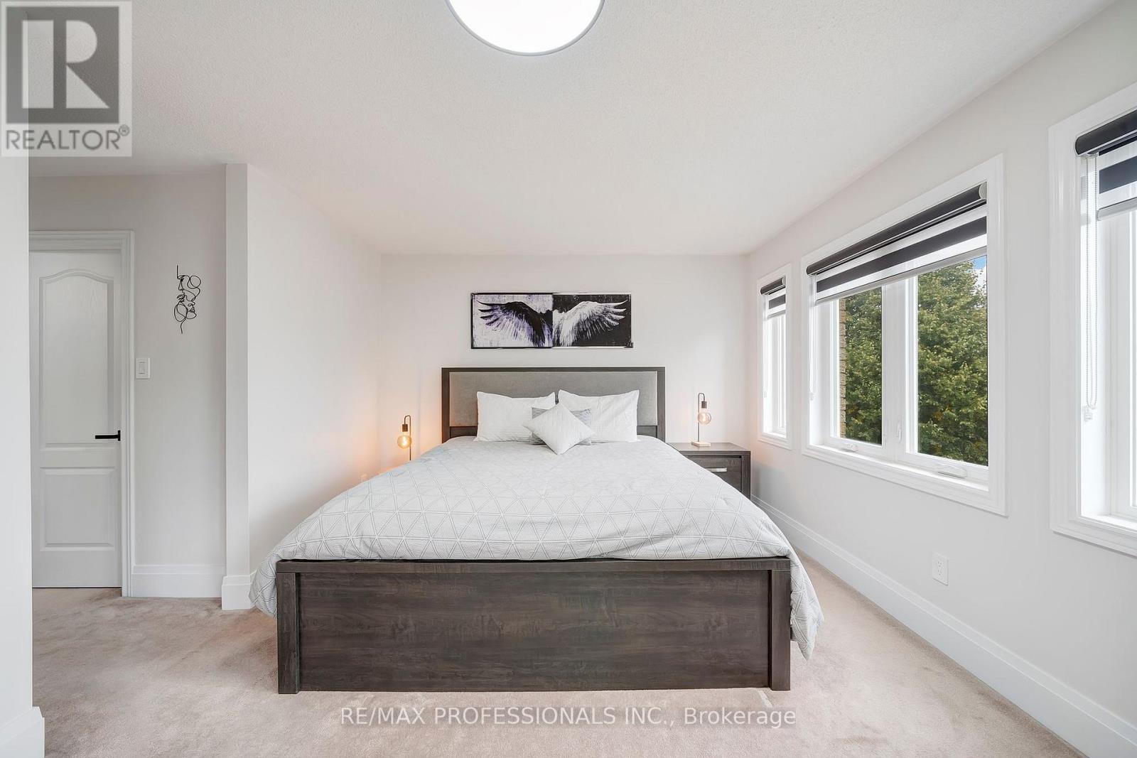 67 Chaplin Crescent, Halton Hills (Georgetown), Ontario  L7G 5V6 - Photo 18 - W12837902