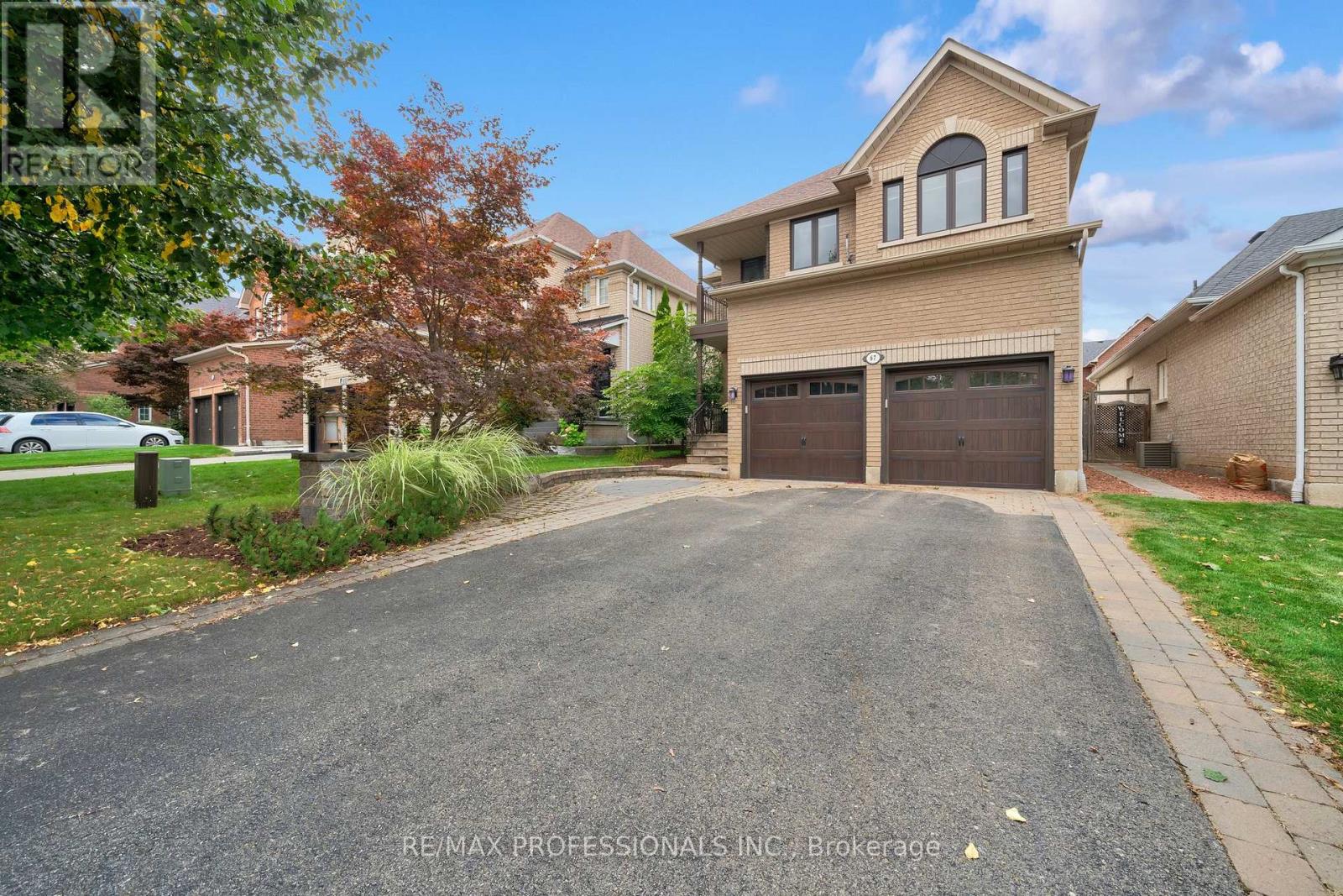 67 Chaplin Crescent, Halton Hills (Georgetown), Ontario  L7G 5V6 - Photo 2 - W12837902