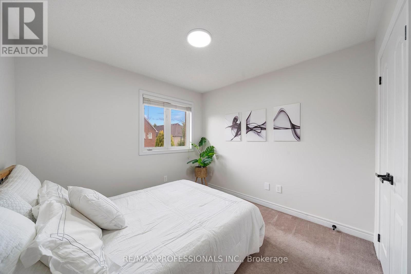 67 Chaplin Crescent, Halton Hills (Georgetown), Ontario  L7G 5V6 - Photo 24 - W12837902