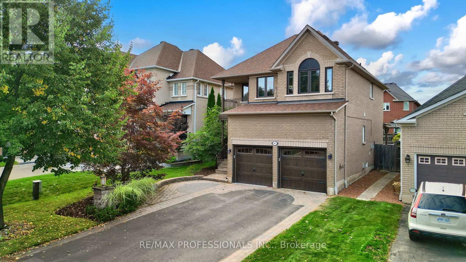 67 Chaplin Crescent, Halton Hills (Georgetown), Ontario  L7G 5V6 - Photo 3 - W12837902