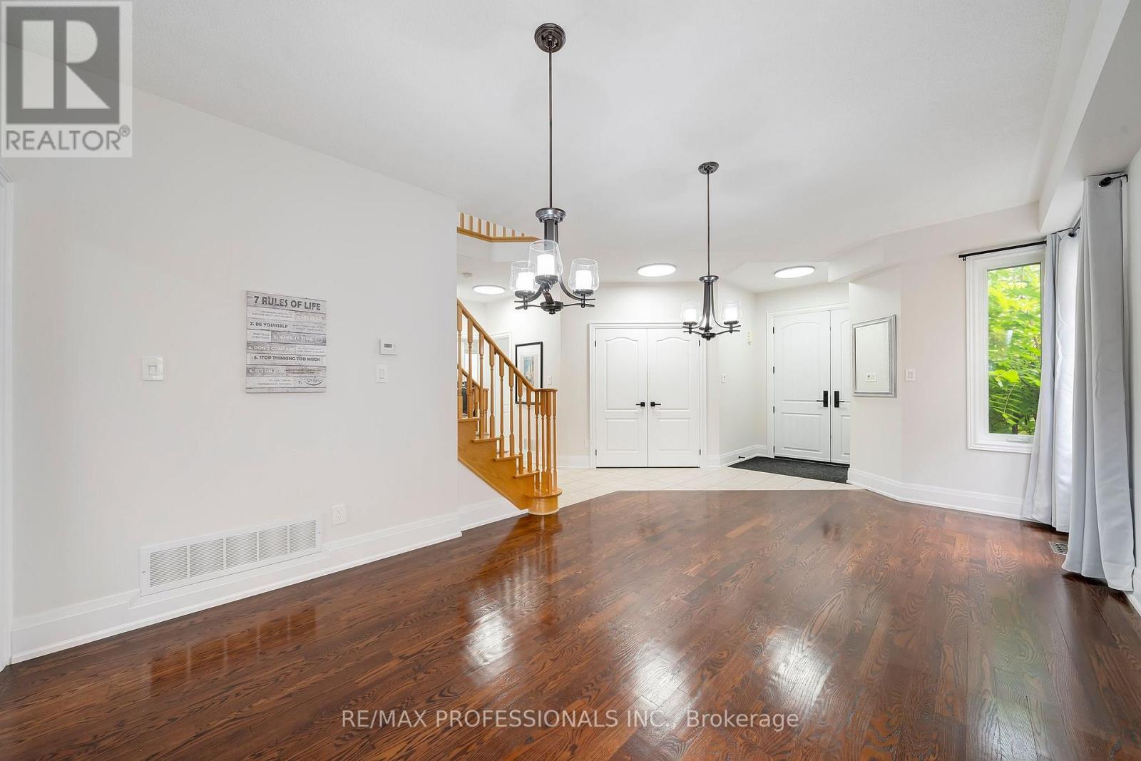 67 Chaplin Crescent, Halton Hills (Georgetown), Ontario  L7G 5V6 - Photo 6 - W12837902