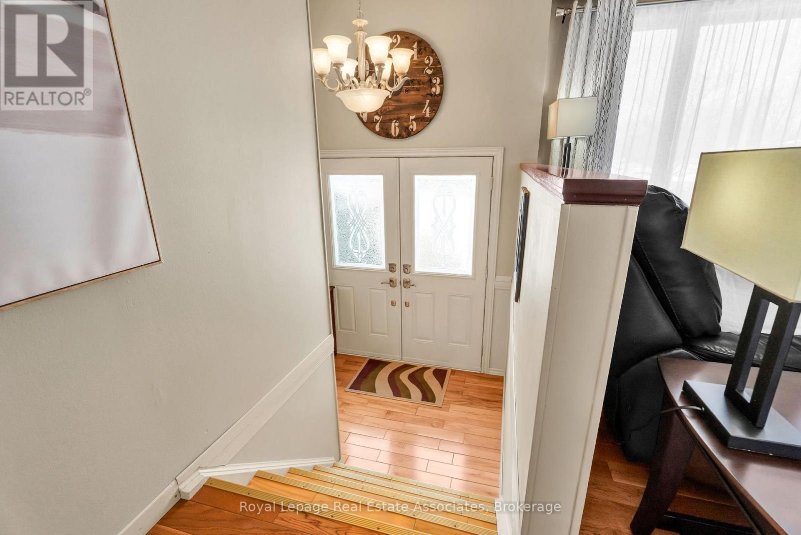 29 Norman Avenue, Halton Hills (Ac Acton), Ontario  L7J 2R6 - Photo 8 - W12840344