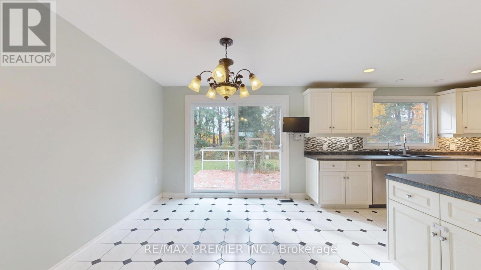 9190 Trafalgar Road, Halton Hills (Rural Halton Hills), Ontario  L7G 4S5 - Photo 13 - W12840390