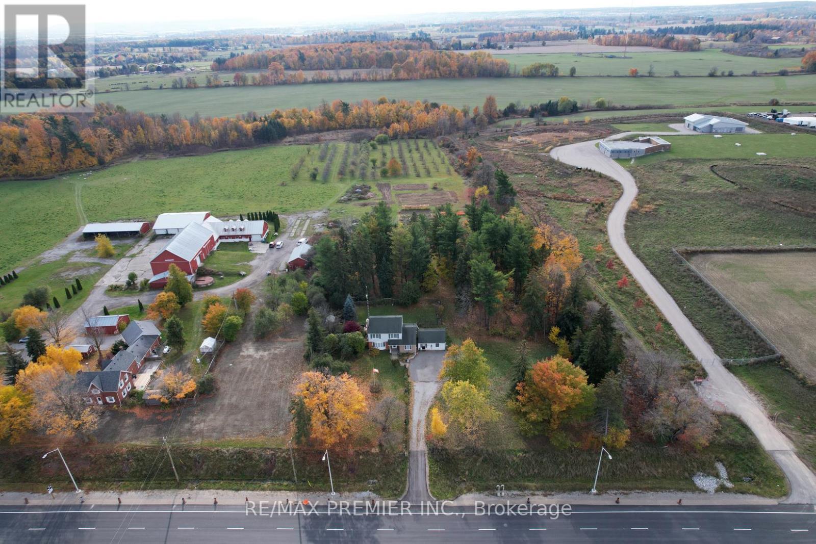 9190 Trafalgar Road, Halton Hills (Rural Halton Hills), Ontario  L7G 4S5 - Photo 2 - W12840390