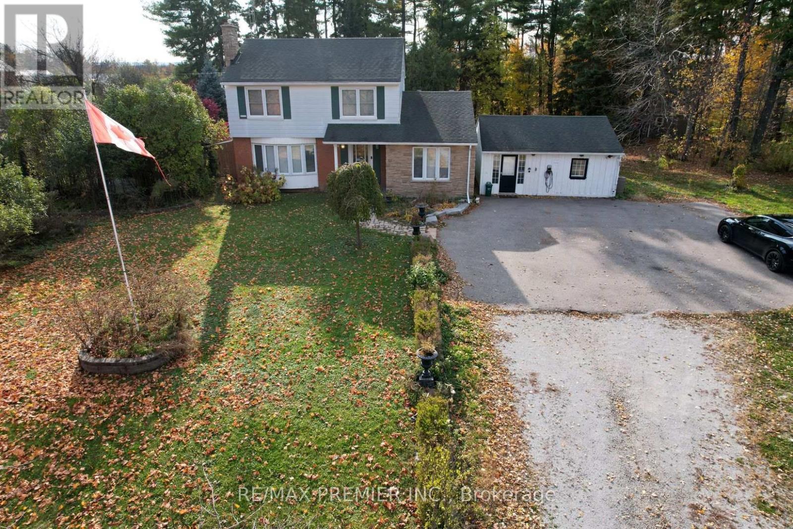 9190 Trafalgar Road, Halton Hills (Rural Halton Hills), Ontario  L7G 4S5 - Photo 4 - W12840390