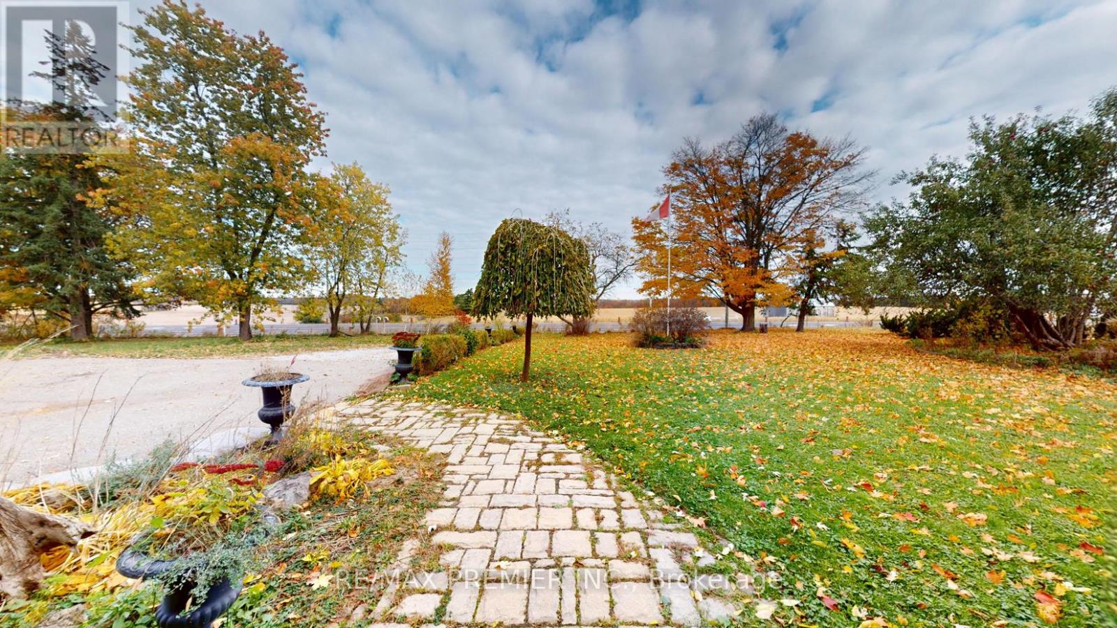 9190 Trafalgar Road, Halton Hills (Rural Halton Hills), Ontario  L7G 4S5 - Photo 9 - W12840390