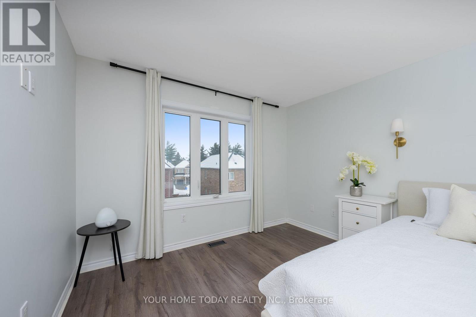 37 Ridgegate Crescent, Halton Hills (Georgetown), Ontario  L7G 0L6 - Photo 17 - W12841356