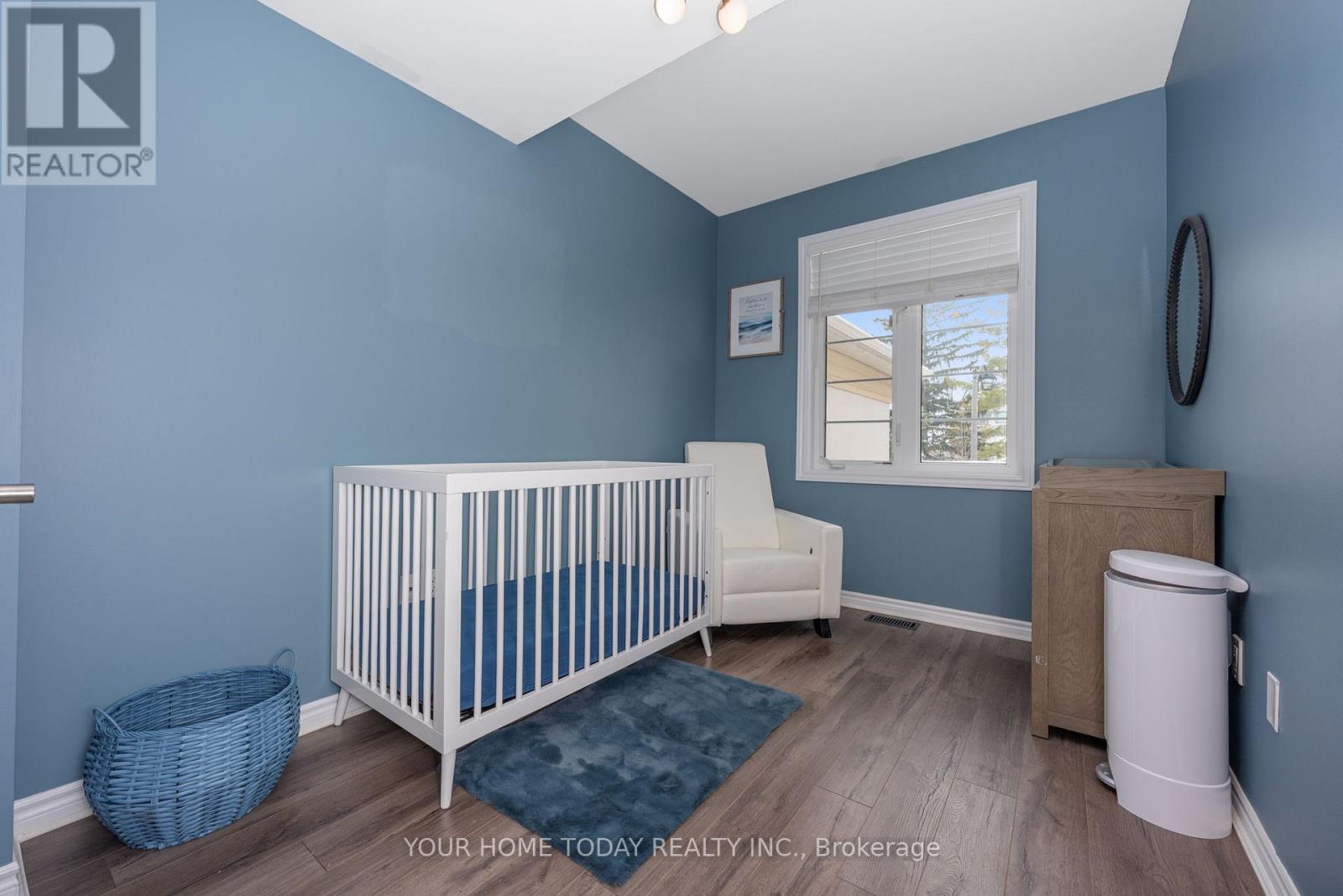 37 Ridgegate Crescent, Halton Hills (Georgetown), Ontario  L7G 0L6 - Photo 20 - W12841356