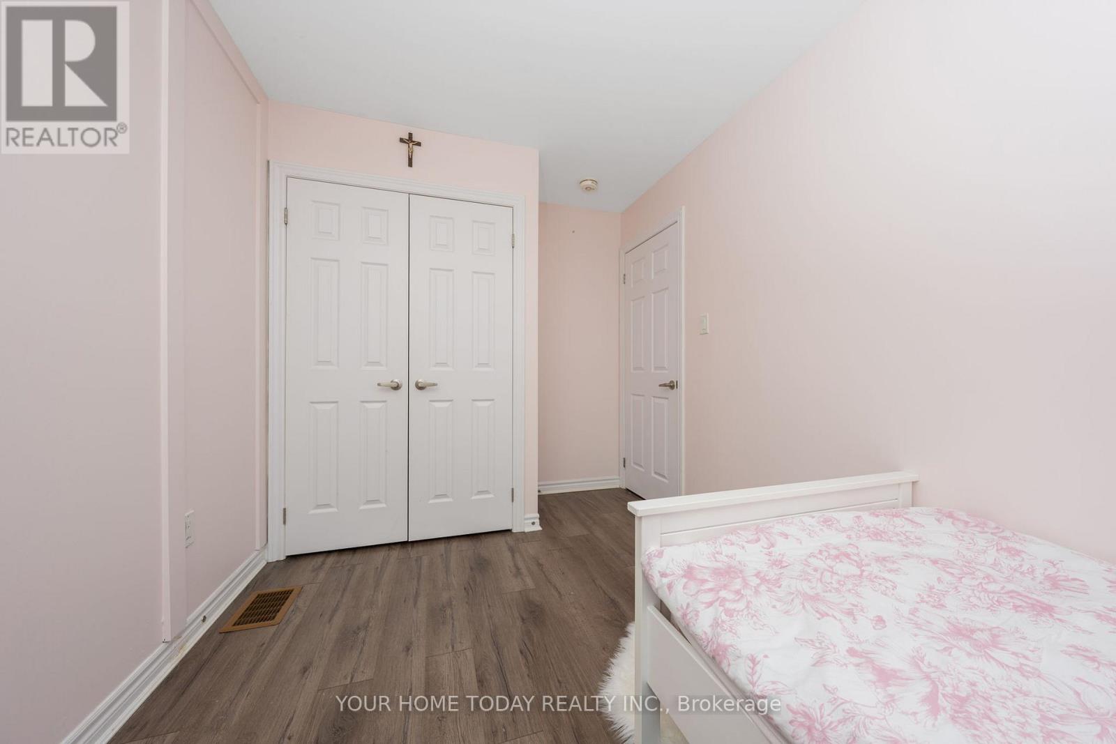 37 Ridgegate Crescent, Halton Hills (Georgetown), Ontario  L7G 0L6 - Photo 23 - W12841356