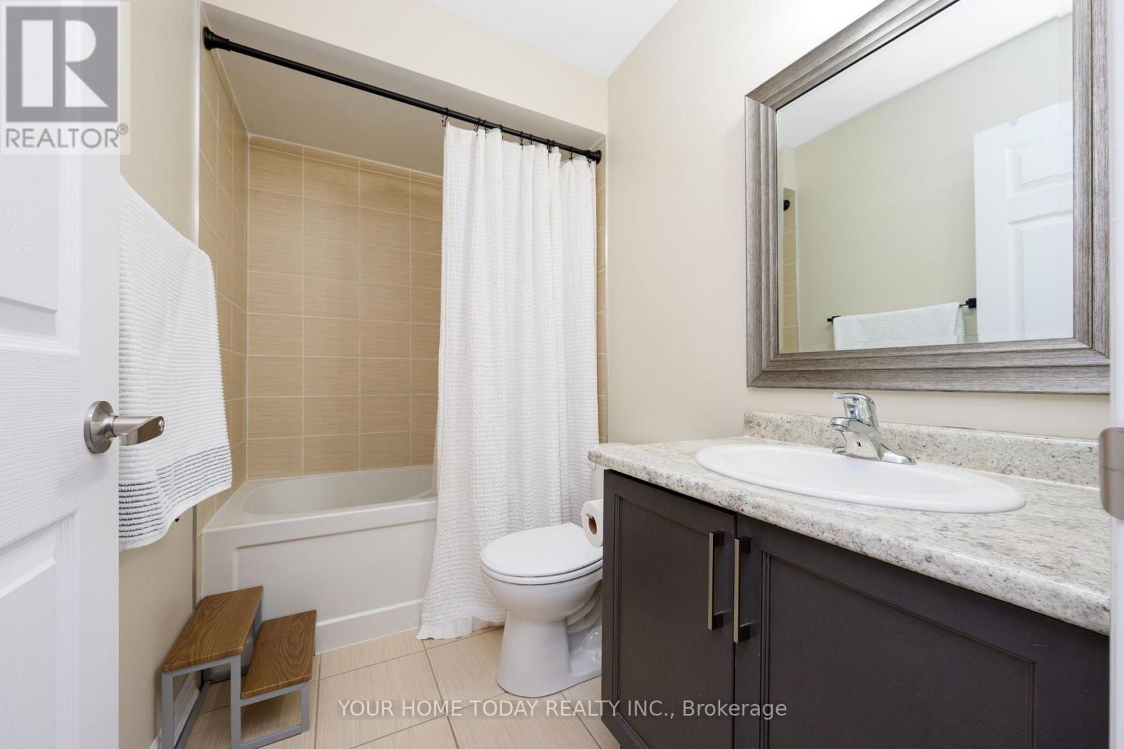 37 Ridgegate Crescent, Halton Hills (Georgetown), Ontario  L7G 0L6 - Photo 24 - W12841356