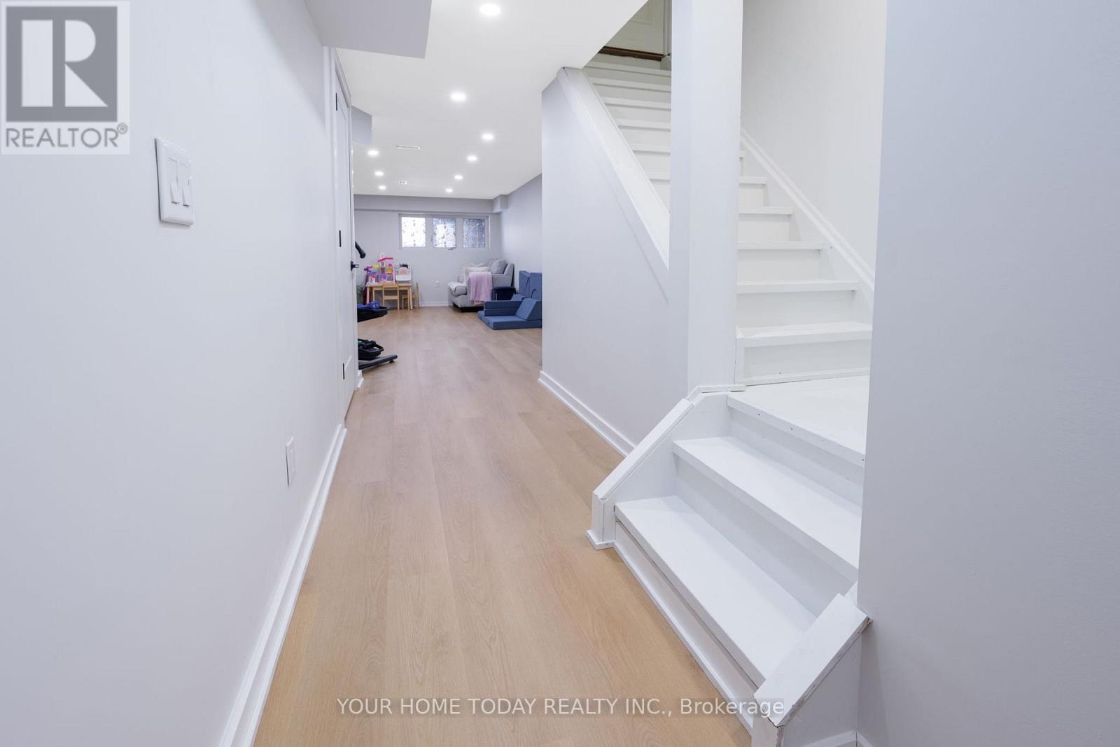 37 Ridgegate Crescent, Halton Hills (Georgetown), Ontario  L7G 0L6 - Photo 26 - W12841356