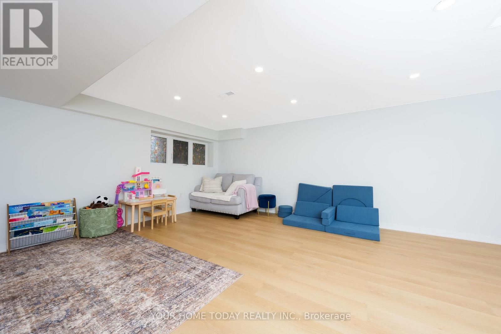 37 Ridgegate Crescent, Halton Hills (Georgetown), Ontario  L7G 0L6 - Photo 28 - W12841356