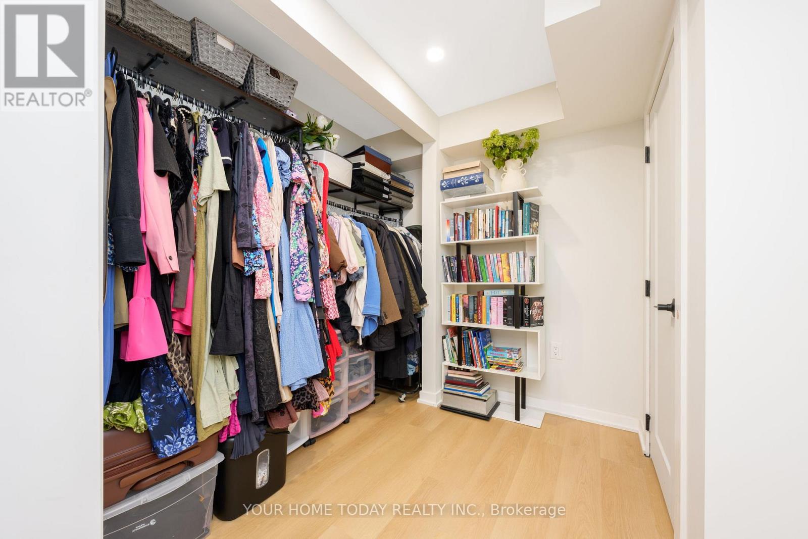 37 Ridgegate Crescent, Halton Hills (Georgetown), Ontario  L7G 0L6 - Photo 31 - W12841356