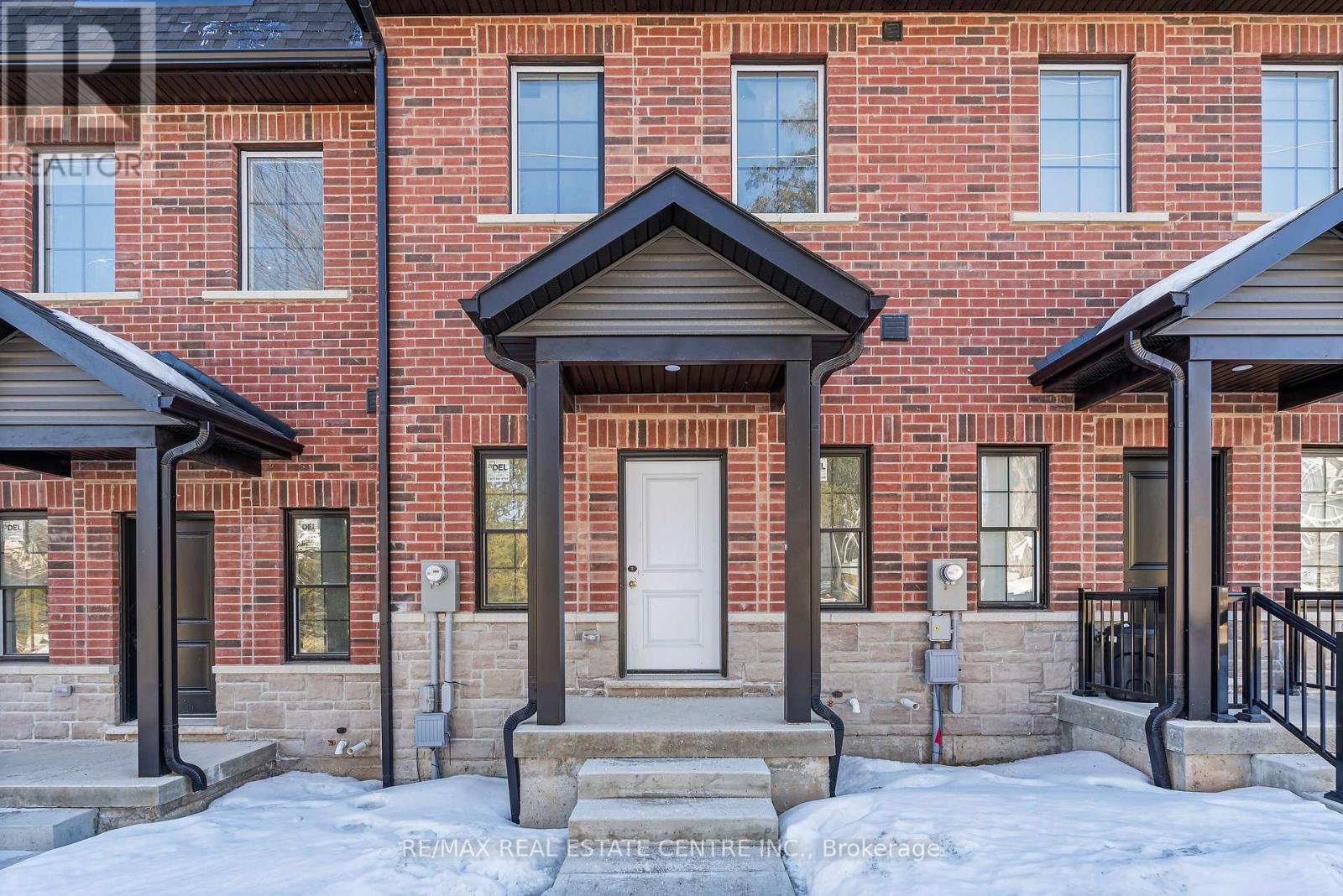 19 James Street, Halton Hills (Georgetown), Ontario  L7G 2H2 - Photo 3 - W12843236