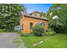<div class="price">$699,000</div> 11369 22 Side Road, Halton Hills (Limehouse)<br><div style="margin-bottom:8px;"><small>Royal LePage Meadowtowne Realty</small></div><div class='bed_bath'>4 Bed | 2 Bath</div>