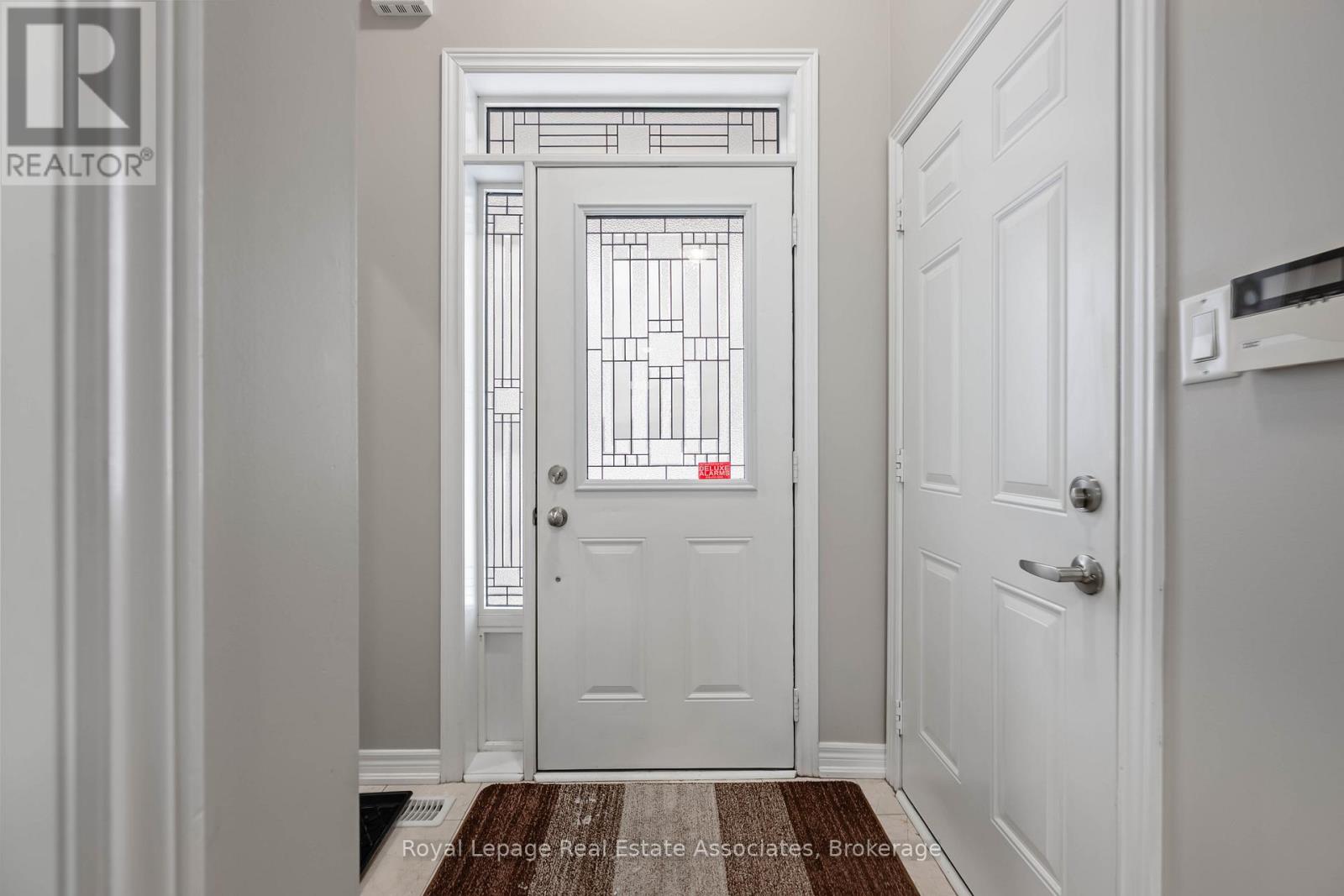 44 Sutcliff Lane, Halton Hills (Georgetown), Ontario  L7G 0C2 - Photo 4 - W12844346