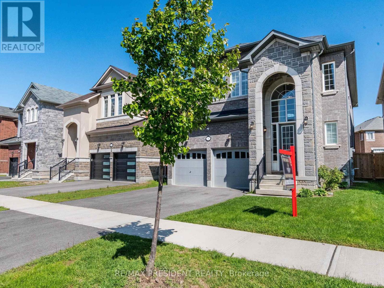 16 Monarch Drive, Halton Hills (Georgetown), Ontario  L7G 0M6 - Photo 2 - W12845336