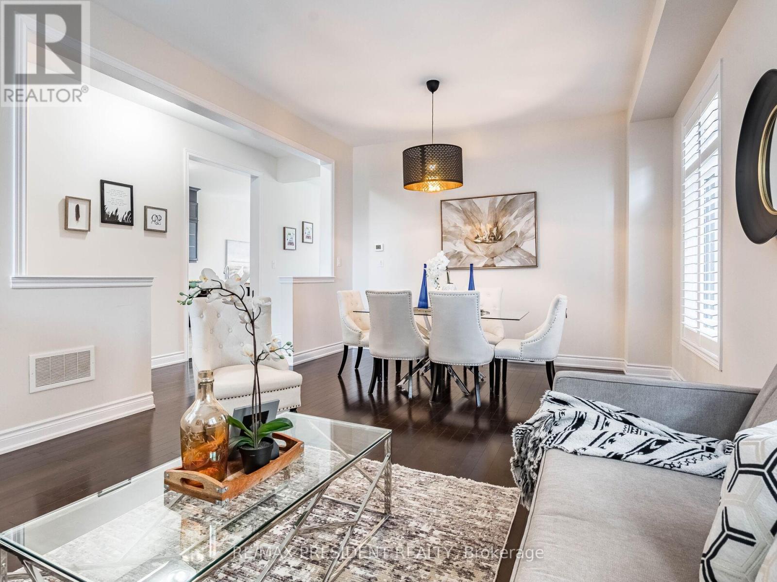 16 Monarch Drive, Halton Hills (Georgetown), Ontario  L7G 0M6 - Photo 7 - W12845336