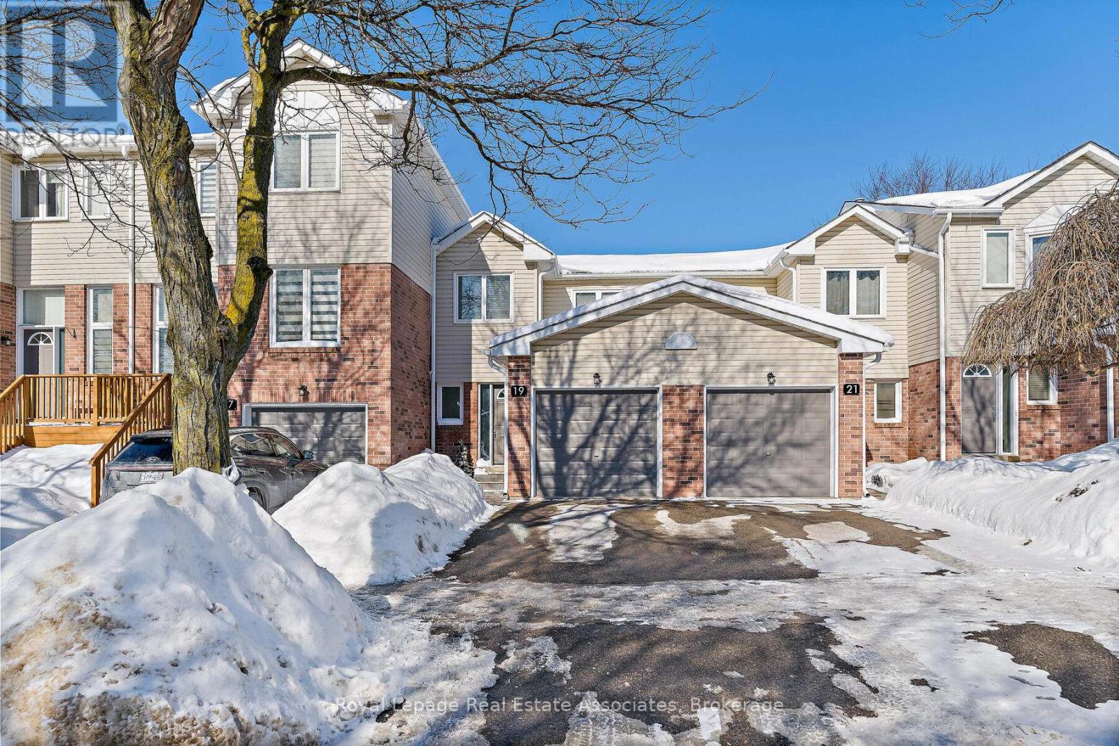 19 Stewart Maclaren Road, Halton Hills (Georgetown), Ontario  L7G 5L8 - Photo 1 - W12846396